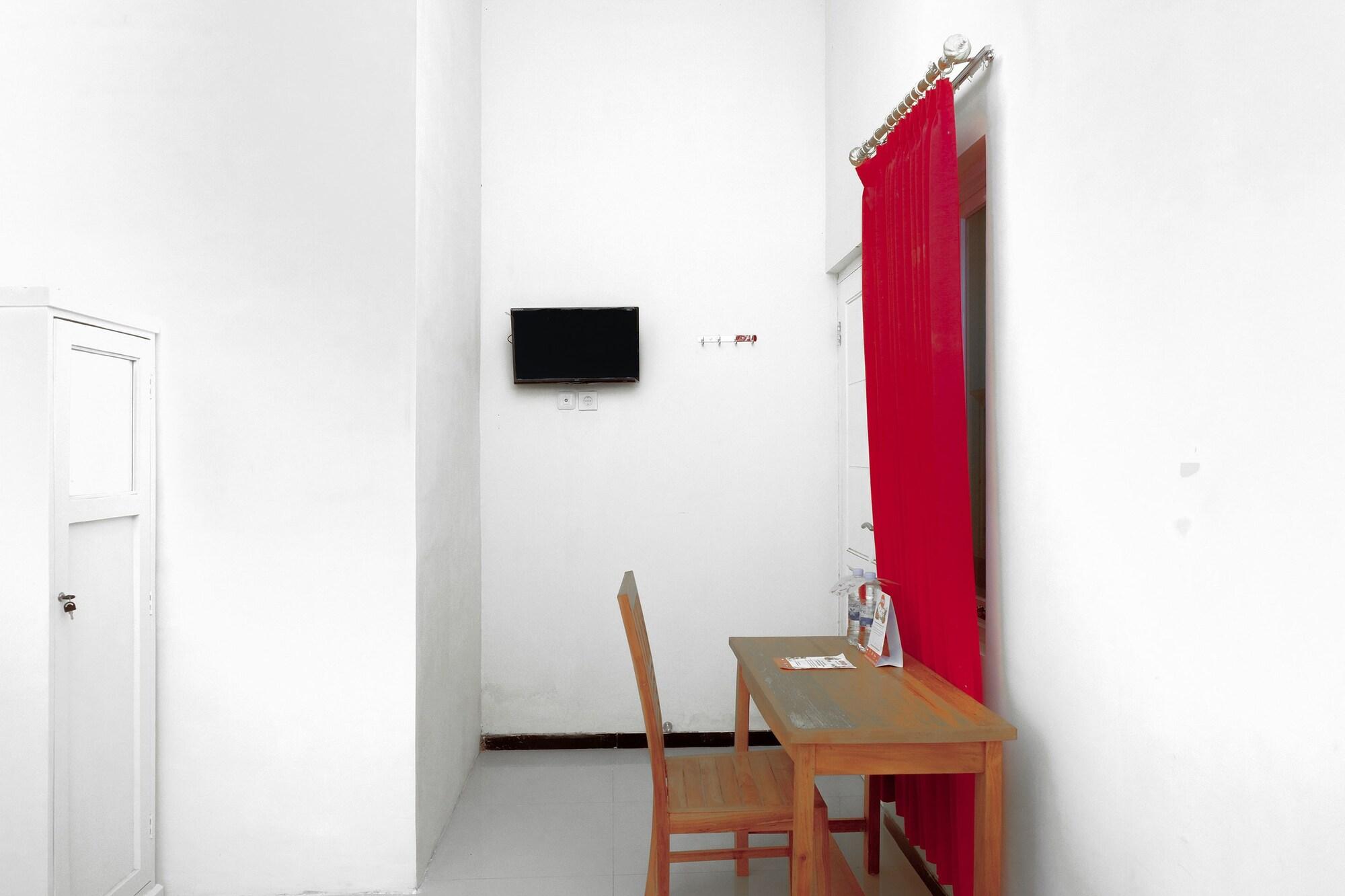 Oyo 314 Emas 23 Guest House Syariah Malang Eksteriør billede