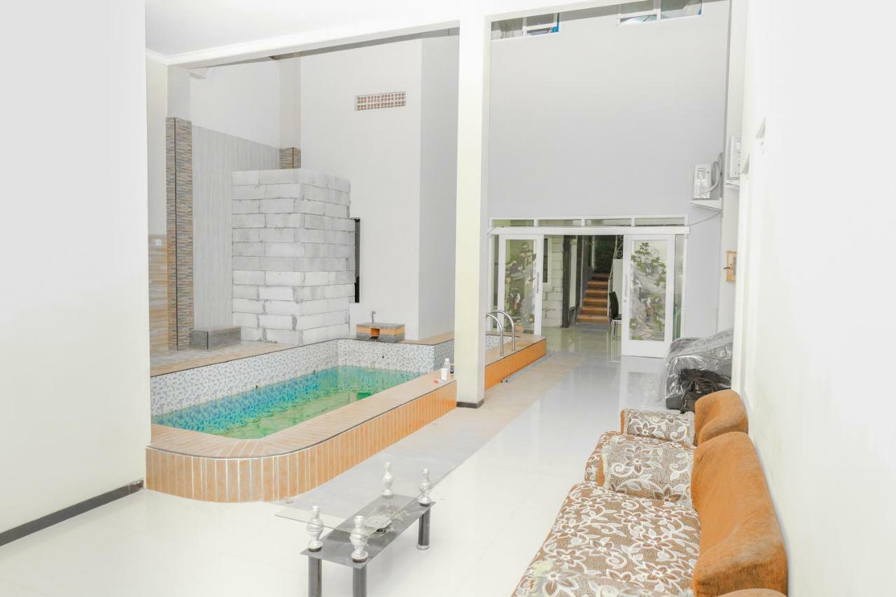 Oyo 314 Emas 23 Guest House Syariah Malang Eksteriør billede
